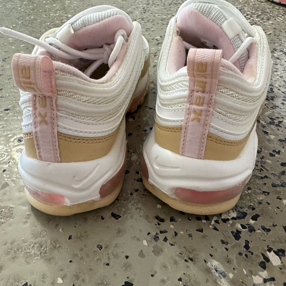 Nike White and Pink Sneakers Sleek Design - Picture 3 of 5